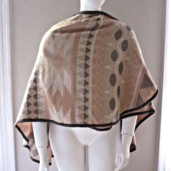OASIS AMAZING AZTEC BEIGE NAVAJO WRAP PONCHO CAPE - Picture 3 of 5